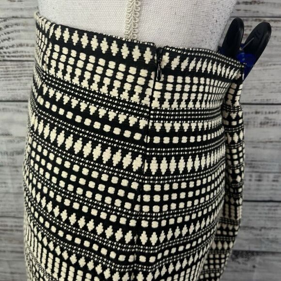 Chelsea & Theodore Skirt size 8 Black Ivory Tweed Straight Above Knee Casual - Picture 7 of 10